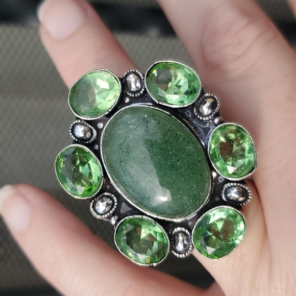 New Oversized Green Apatite and Tsavorite 925 Silver Statement Ring. - Picture 7 of 16